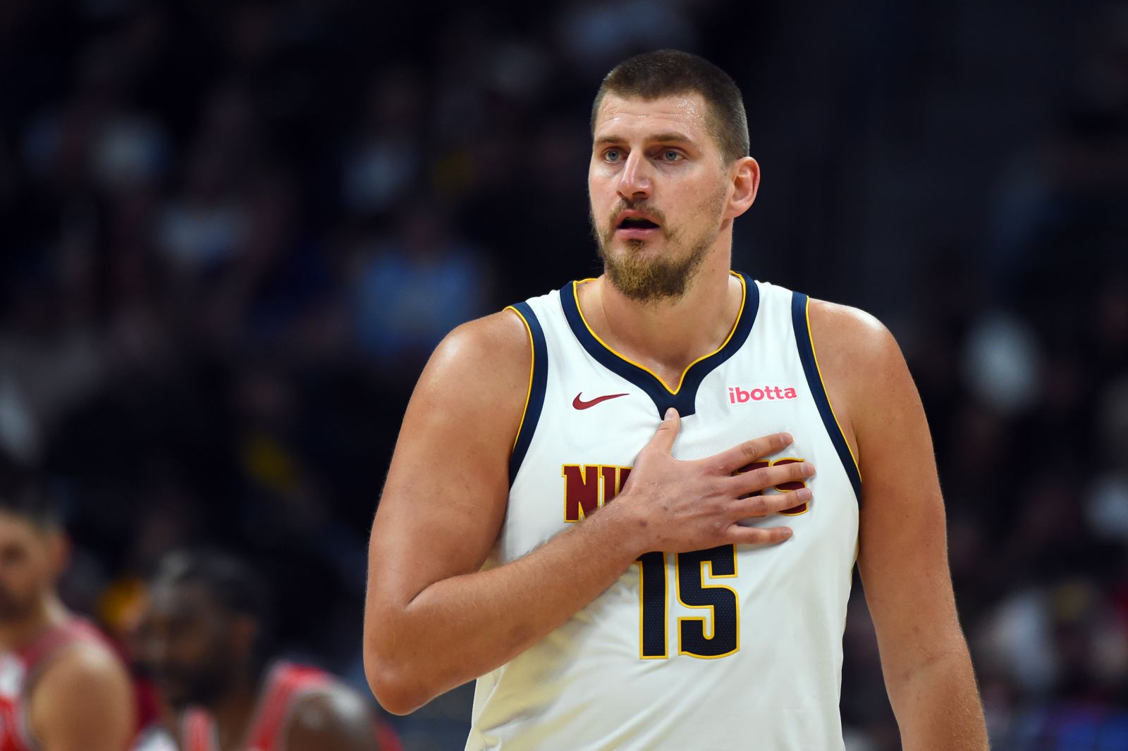 Jokic quickly scored a triple-double in 8 shots, leading the team in personal plus-minus +27.
