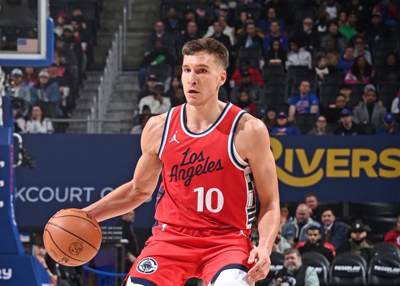 Five Clippers reserve players hit multiple three-pointers to tie the NBA record and set a new record in team history.