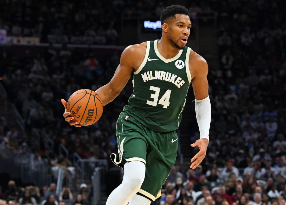 Antetokounmpo had 0 assists at halftime, and the Bucks had no sports goals in the last 8 minutes of the second quarter.