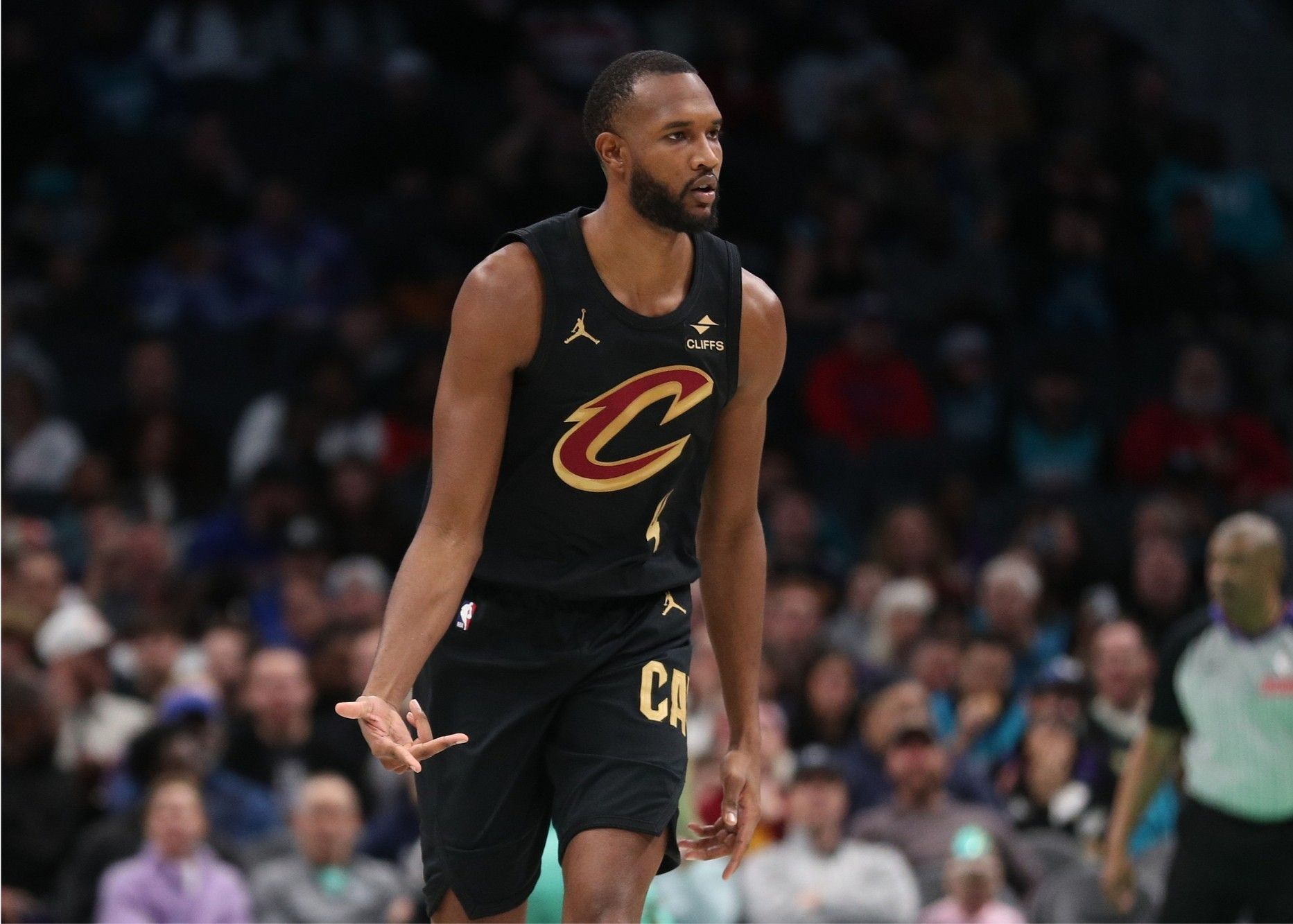 Mobley hit 3+ three-pointers and sent 3+ blocks in a single game. The Cavaliers' record was 6 wins and 0 losses.