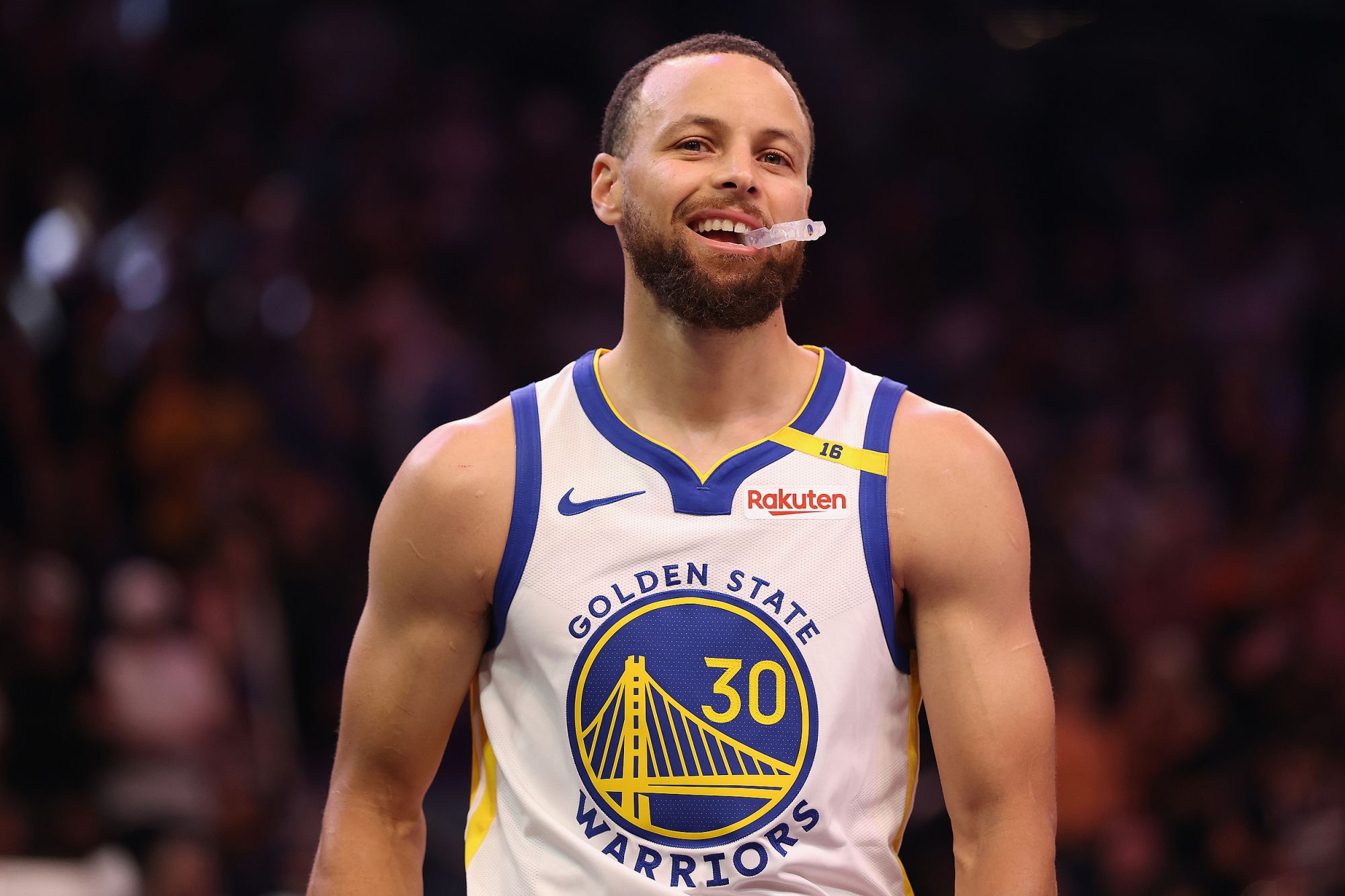 Curry talks about wearing Kobe Bryant's 6th generation basketball shoes: Paying tribute to Kobe, this move brings me energy