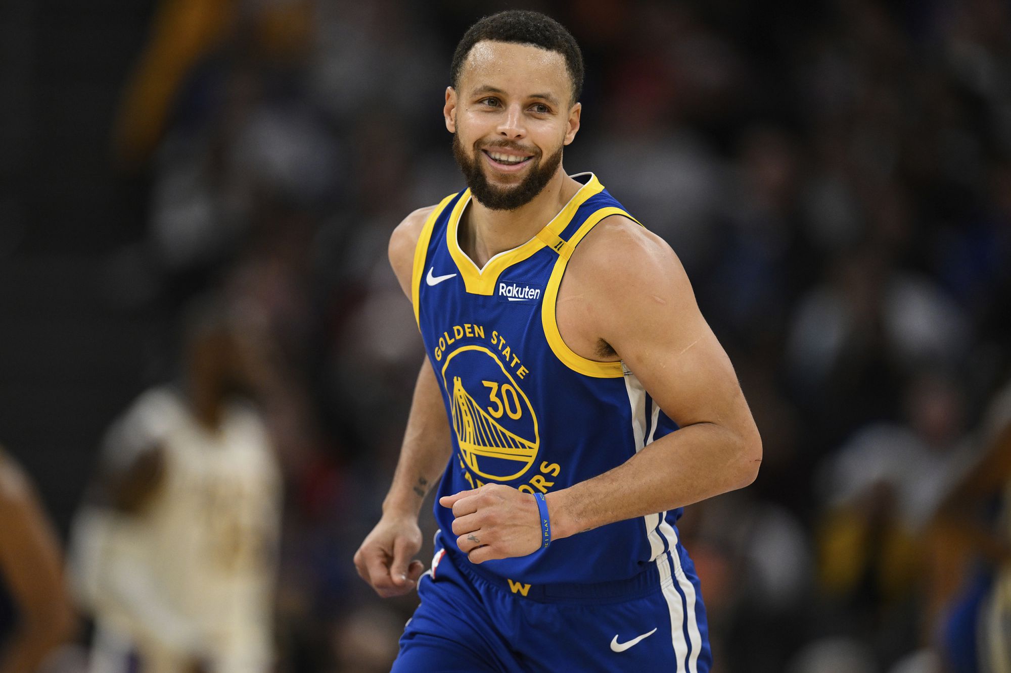 Great sense of ball control! Curry made 4 of 7 three-pointers and contributed 18 points