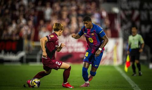 Kobe wins Fense vs Barcelona