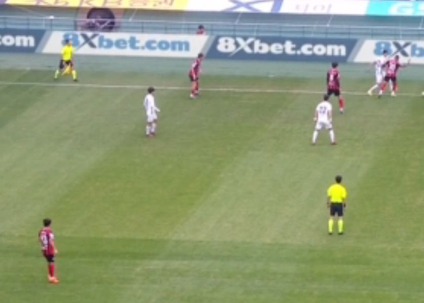 Korean K-League Halftime: Kim Gun-hee scored with a sweep, Gangwon temporarily 1-0 Seoul
