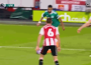 Dispute ruling! Gakpo was brought down in the three-second zone, and the referee made no comment on Hooper's decision.